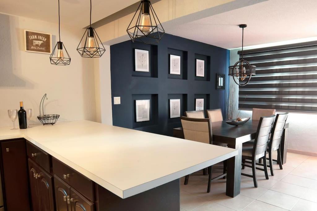 Clean&Equipped, 1-Floor 3-Bedroom Downtown House إنسينادا المظهر الخارجي الصورة